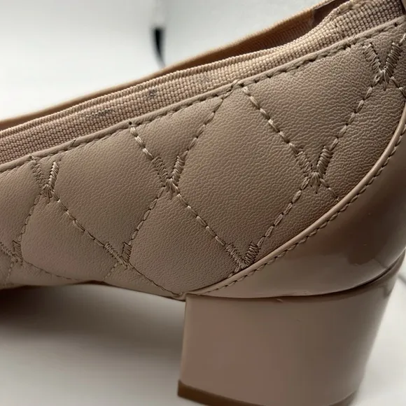 Vionic Olympic leather Ruby Quilted Low Heels Nude - Sz 6.5 EUC almost like new