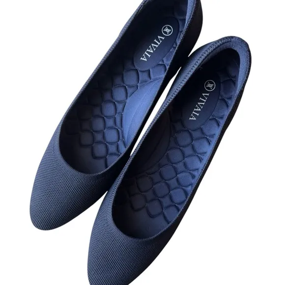 Vivaia Navy Almond Tamia Toe Block Heel, Size 41.5