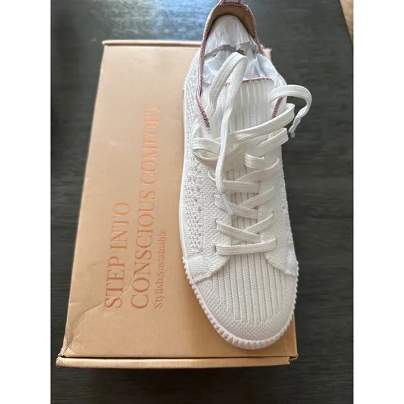VIVAIA Round-Toe Perforated Sneakers white size EU/40 US/9