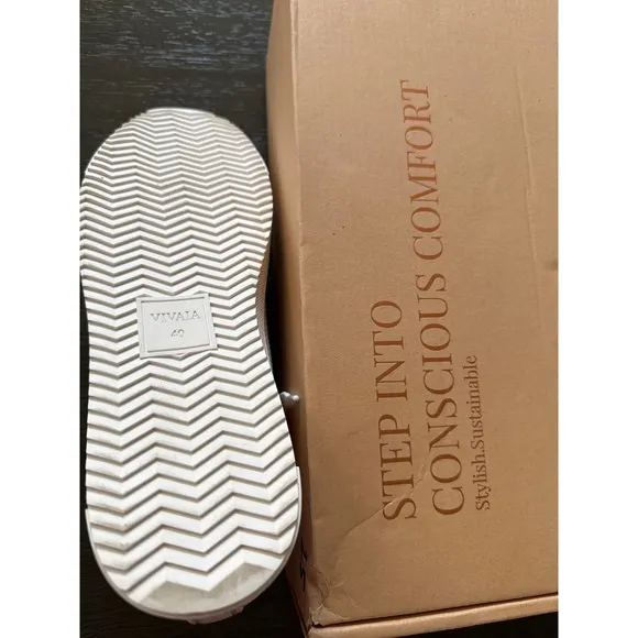 VIVAIA Round-Toe Perforated Sneakers white size EU/40 US/9