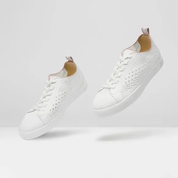 VIVAIA Round-Toe Perforated Sneakers white size EU/40 US/9