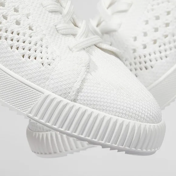VIVAIA Round-Toe Perforated Sneakers white size EU/40 US/9
