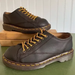 VTG *England* Dr. Martens Low Boots/Oxfords in Dark Brown Leather #8019/34