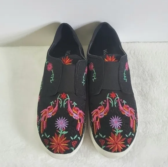 Wanted Black Canvas Floral Flower Embroidered Slip On Shoe Size 9