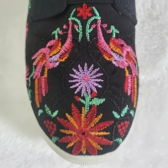 Wanted Black Canvas Floral Flower Embroidered Slip On Shoe Size 9