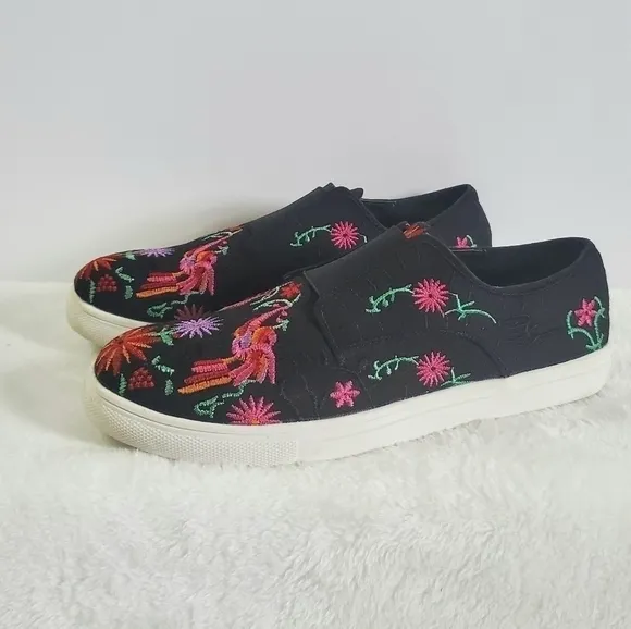 Wanted Black Canvas Floral Flower Embroidered Slip On Shoe Size 9