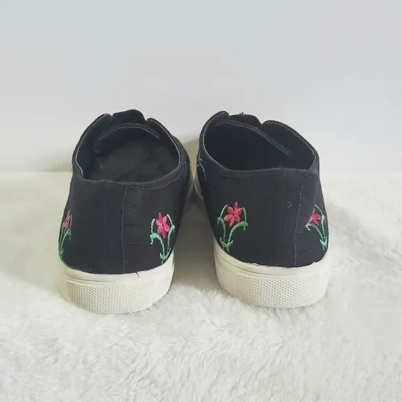 Wanted Black Canvas Floral Flower Embroidered Slip On Shoe Size 9