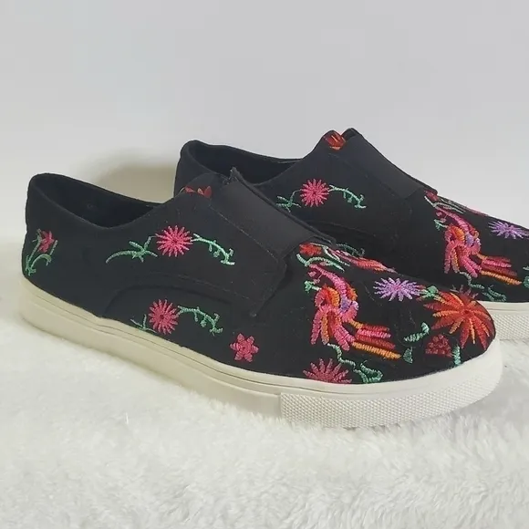 Wanted Black Canvas Floral Flower Embroidered Slip On Shoe Size 9