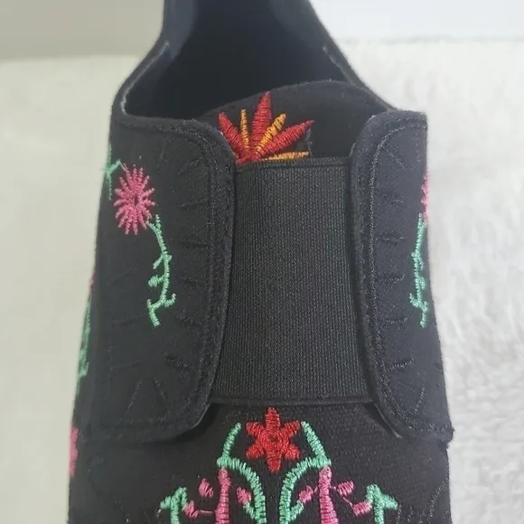 Wanted Black Canvas Floral Flower Embroidered Slip On Shoe Size 9