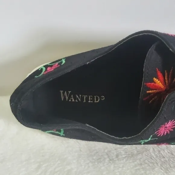 Wanted Black Canvas Floral Flower Embroidered Slip On Shoe Size 9