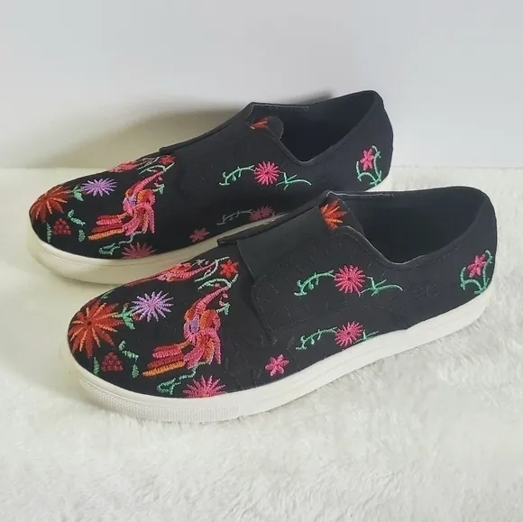 Wanted Black Canvas Floral Flower Embroidered Slip On Shoe Size 9