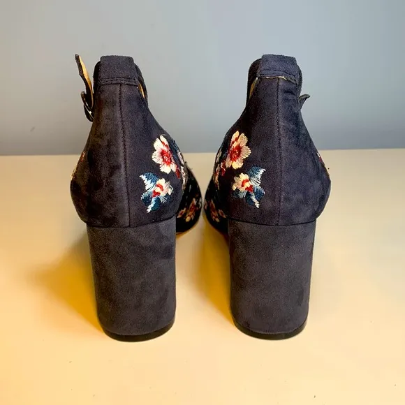 White House Black Market Bethany Embroidered Block Heels NEW!