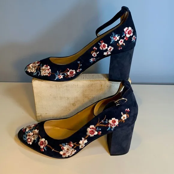 White House Black Market Bethany Embroidered Block Heels NEW!