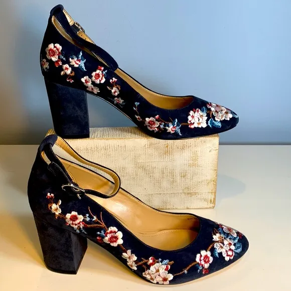 White House Black Market Bethany Embroidered Block Heels NEW!