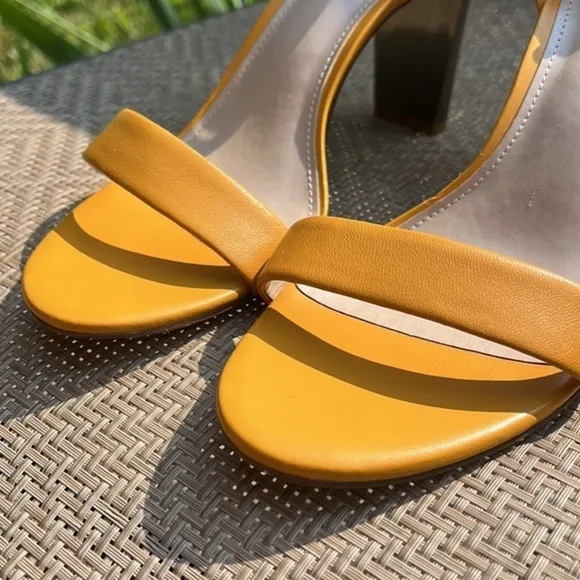 WHITE HOUSE BLACK MARKET Yellow Open toe heels with ankle strap women’s size 9