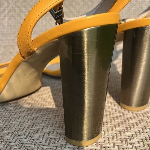 WHITE HOUSE BLACK MARKET Yellow Open toe heels with ankle strap women’s size 9