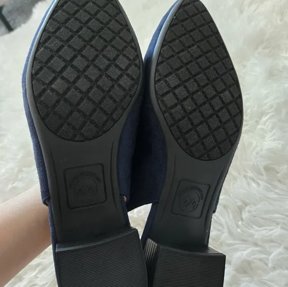 White Mountain Women's Boreal Slingback Heels. Color: Navy Fabric. Size 9.5