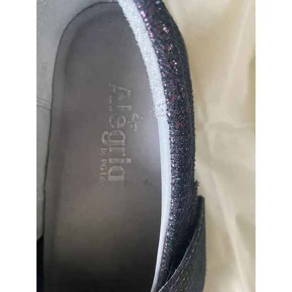 Womens Alegria Burgendy Shiny Clogs- Very‎ Cool- Size 8