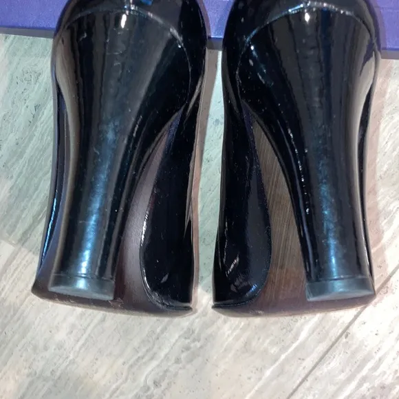 Women’s black heels. Stuart Weitzman.
