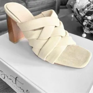 Women’s Journee Collection Signature shoes Elegance &amp; Versatility Meets.