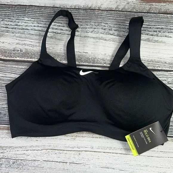 Women’s Nike Plus Size Bold V-Back Sports Bra Black/White Size-42DD (BQ4127-019)