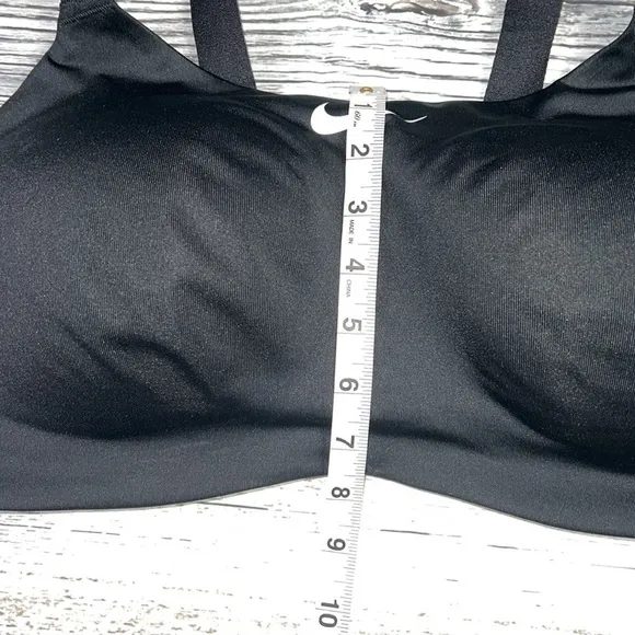 Women’s Nike Plus Size Bold V-Back Sports Bra Black/White Size-42DD (BQ4127-019)