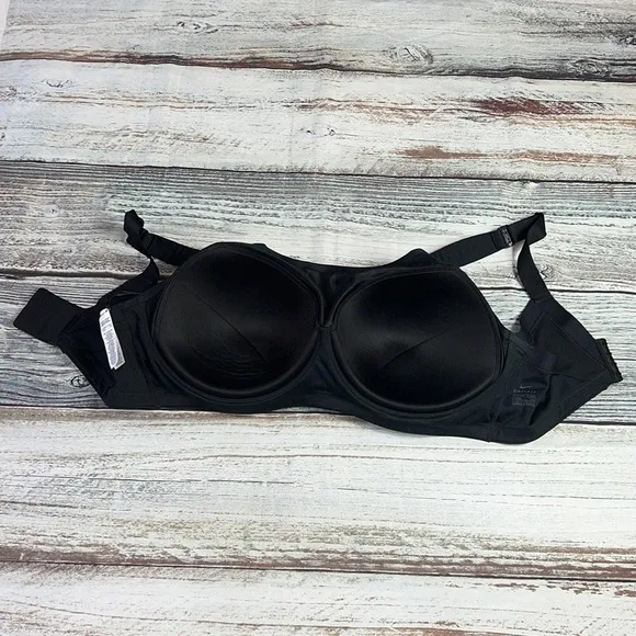 Women’s Nike Plus Size Bold V-Back Sports Bra Black/White Size-42DD (BQ4127-019)