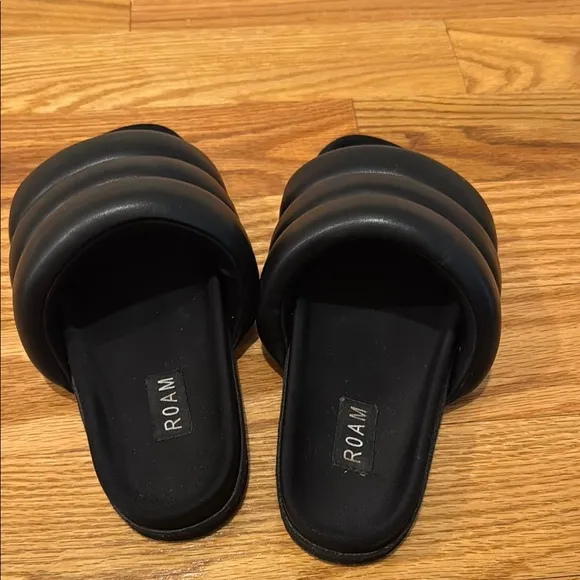 WOMENS size 38 ROAM The Puffy Slides in Black