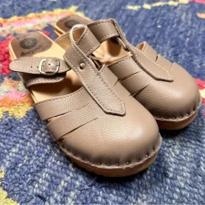 Women’s Troentorp Beige Mary Jane Clogs Size 8 New without box NWOB.