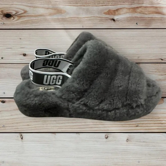 Women’s UGG Fluff Yeah Slides Sandals Slippers Sheepskin Dark Gray, Size 9.