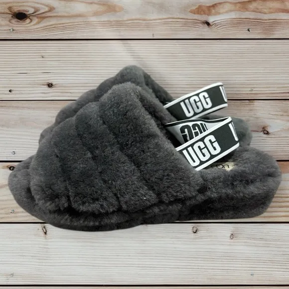 Women’s UGG Fluff Yeah Slides Sandals Slippers Sheepskin Dark Gray, Size 9.