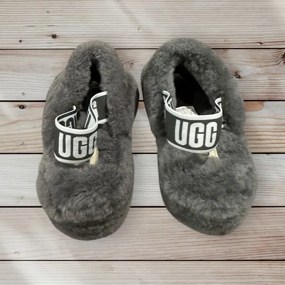 Women’s UGG Fluff Yeah Slides Sandals Slippers Sheepskin Dark Gray, Size 9.