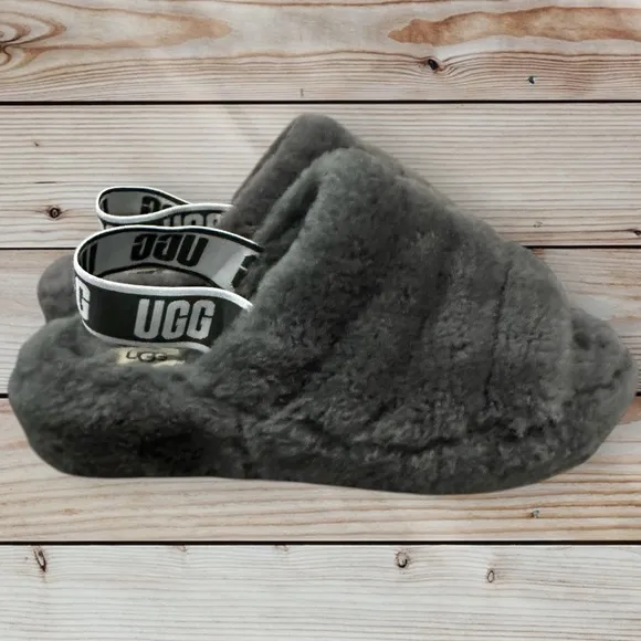 Women’s UGG Fluff Yeah Slides Sandals Slippers Sheepskin Dark Gray, Size 9.