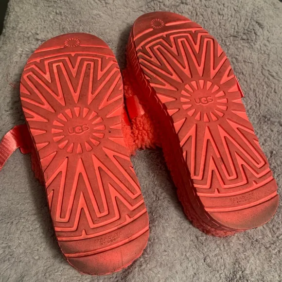 Women's UGG Slides, Coral/pink, Size 11
