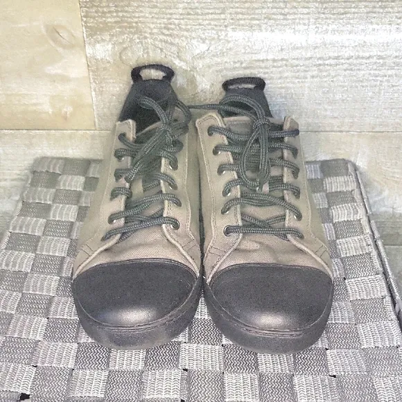 Woobies Men's 9.5/Women's 11 Tactical Mod-1 Gray and Black Canvas low top Shoe