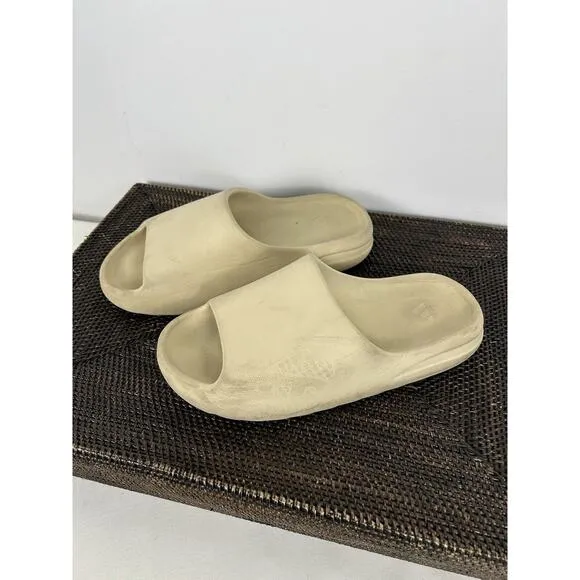 Yeezy Slides Sandals Men's Size 10 Color Bone Ivory