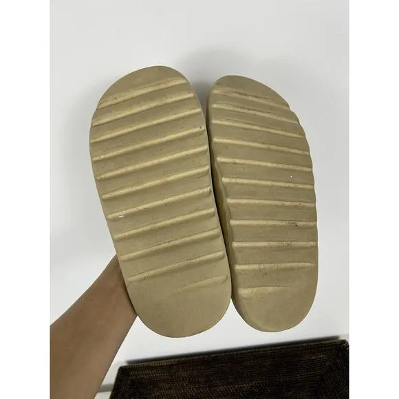 Yeezy Slides Sandals Men's Size 10 Color Bone Ivory