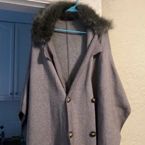 ZARA Beautiful Outerwear Shrug Knit Coat with Fur Collar for Fall 🍁