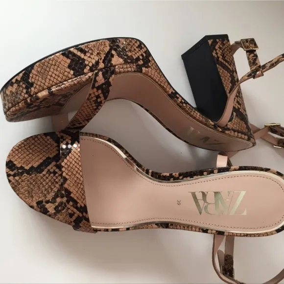 🔥Zara Chic Snakeskin Platform Heels🔥