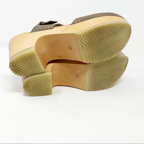Zuzii | Jane Closed Toe Clog Dark Taupe US 8/EU 38