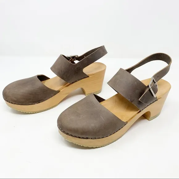 Zuzii | Jane Closed Toe Clog Dark Taupe US 8/EU 38