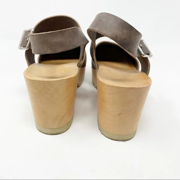 Zuzii | Jane Closed Toe Clog Dark Taupe US 8/EU 38