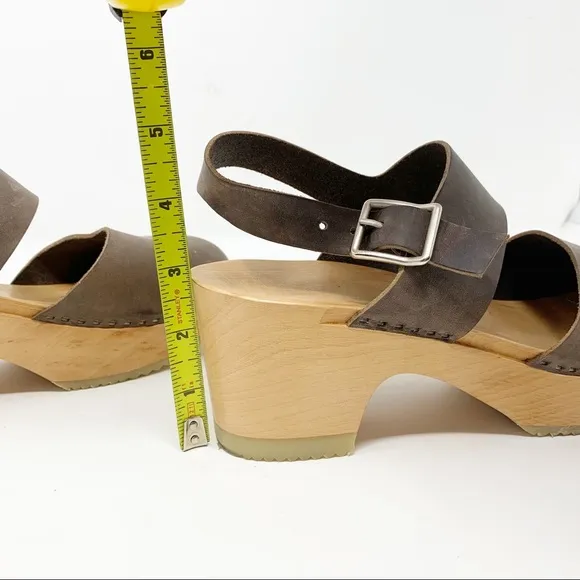 Zuzii | Jane Closed Toe Clog Dark Taupe US 8/EU 38