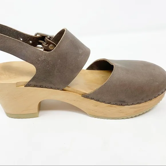 Zuzii | Jane Closed Toe Clog Dark Taupe US 8/EU 38