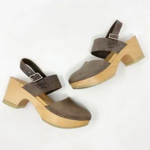 Zuzii | Jane Closed Toe Clog Dark Taupe US 8/EU 38